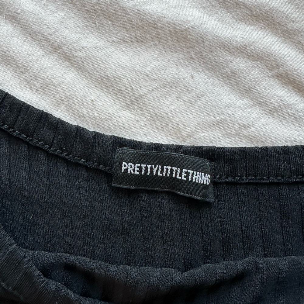 PrettyLittleThing Black Ribbed Top - Picture 2 of 2